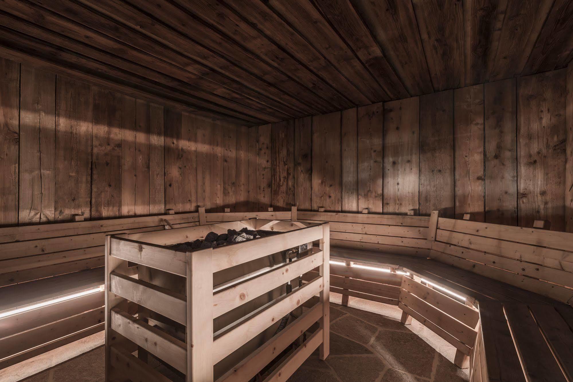 Hotel Bad Schoergau Sarentino エクステリア 写真